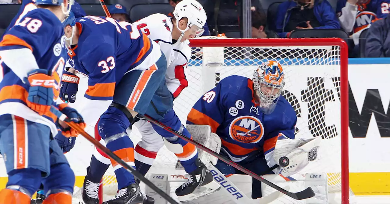 Varlamov makes 26 saves as Islanders rout Capitals