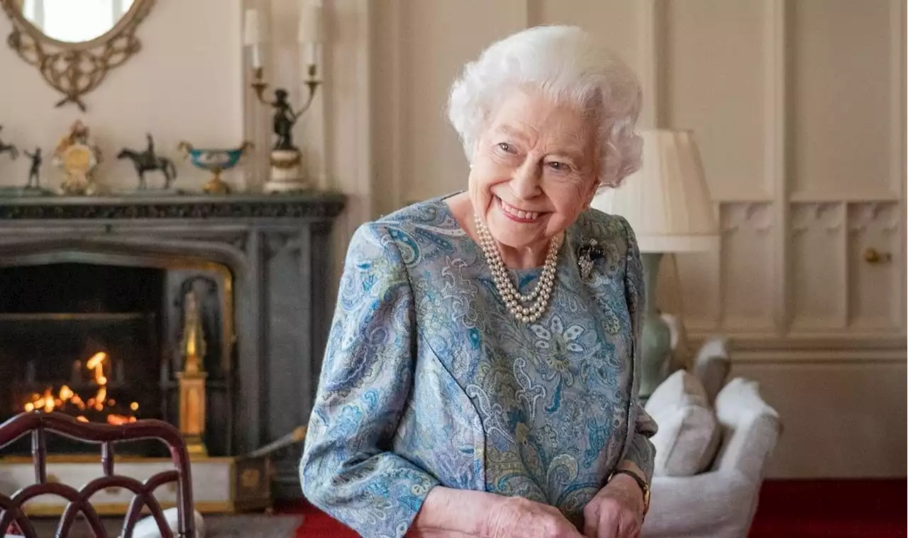 Queen reassures fans as she appears ‘revitalised’ without mobility aid in latest photo