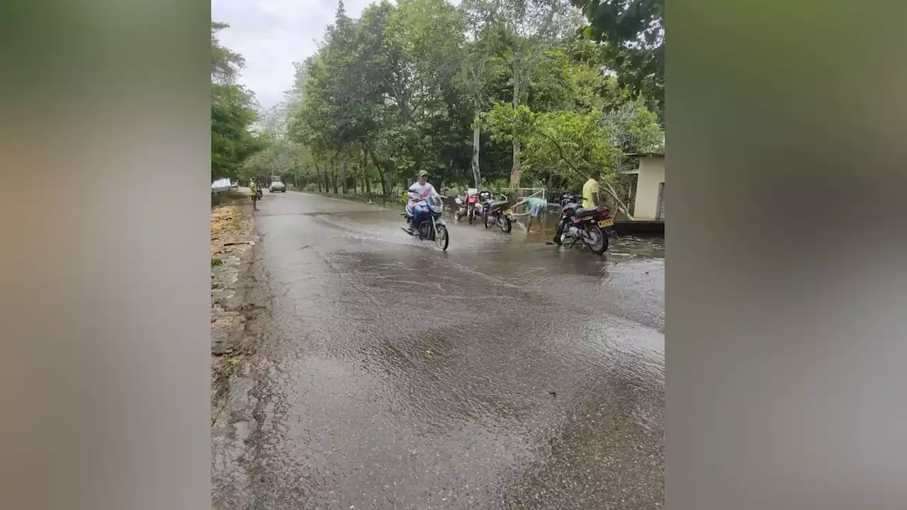 Aguas del Cauca sobrepasan la vía de la Mojana