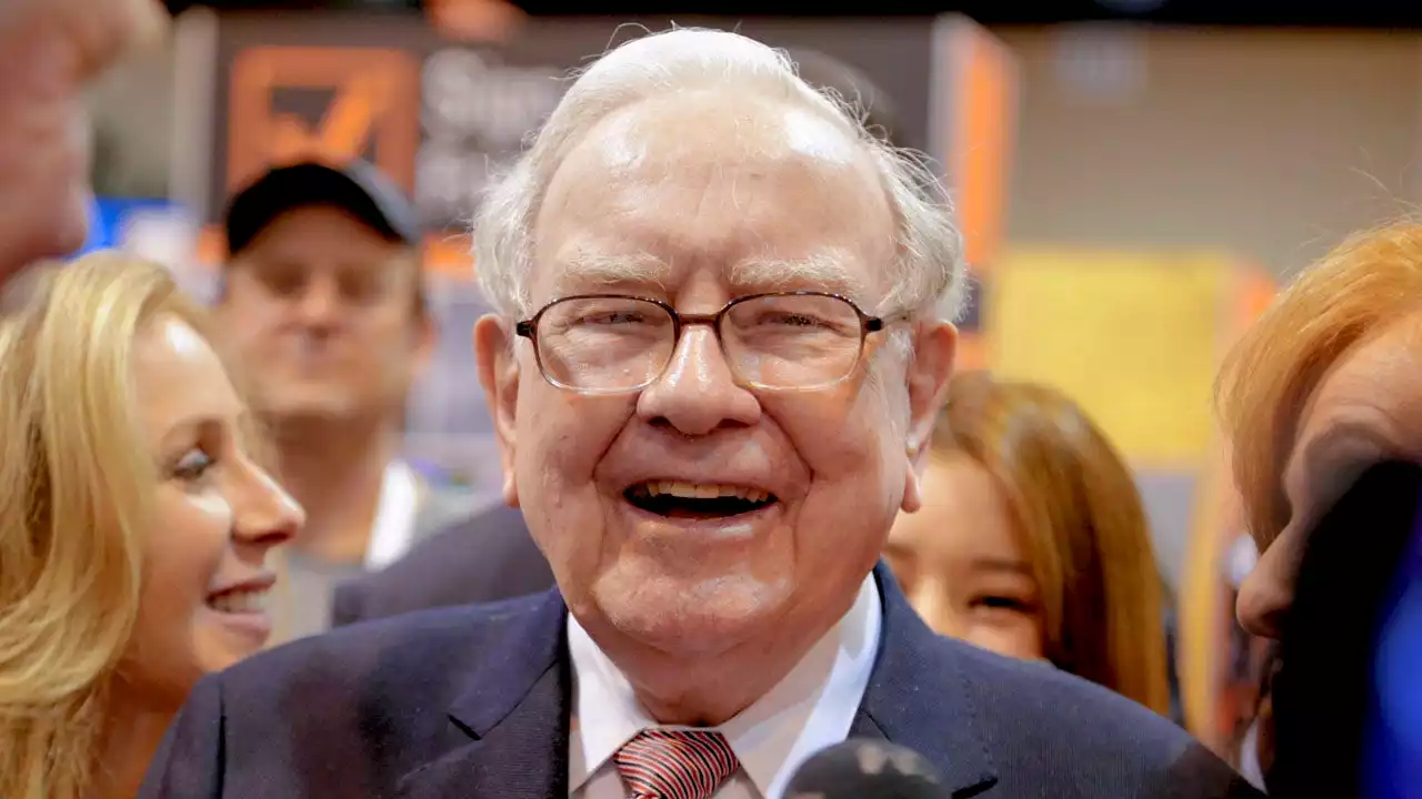 At 91, Warren Buffett still sprints circles around Wall Street