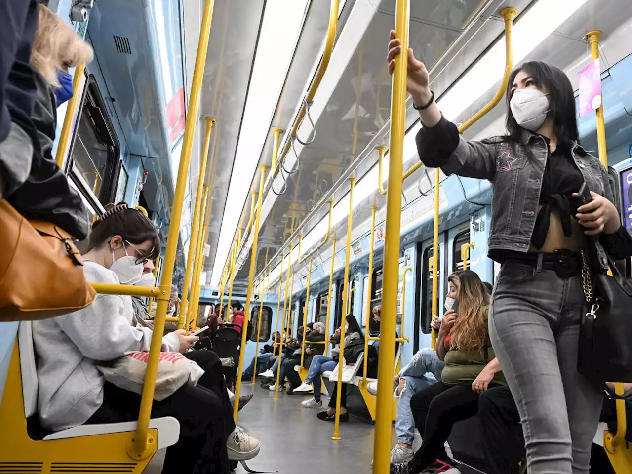 Mascherine obbligatorie: Ffp2 fino a metà giugno in scuole, cinema e treni