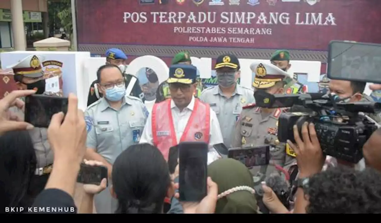 Urai Kepadatan Kendaraan Masuk Kapal di Merak, Menhub Minta Terapkan 'First In First Out'