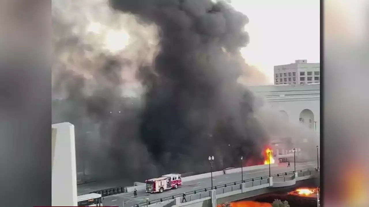 Fire extinguished under bridge near Oakland's Lake Merritt