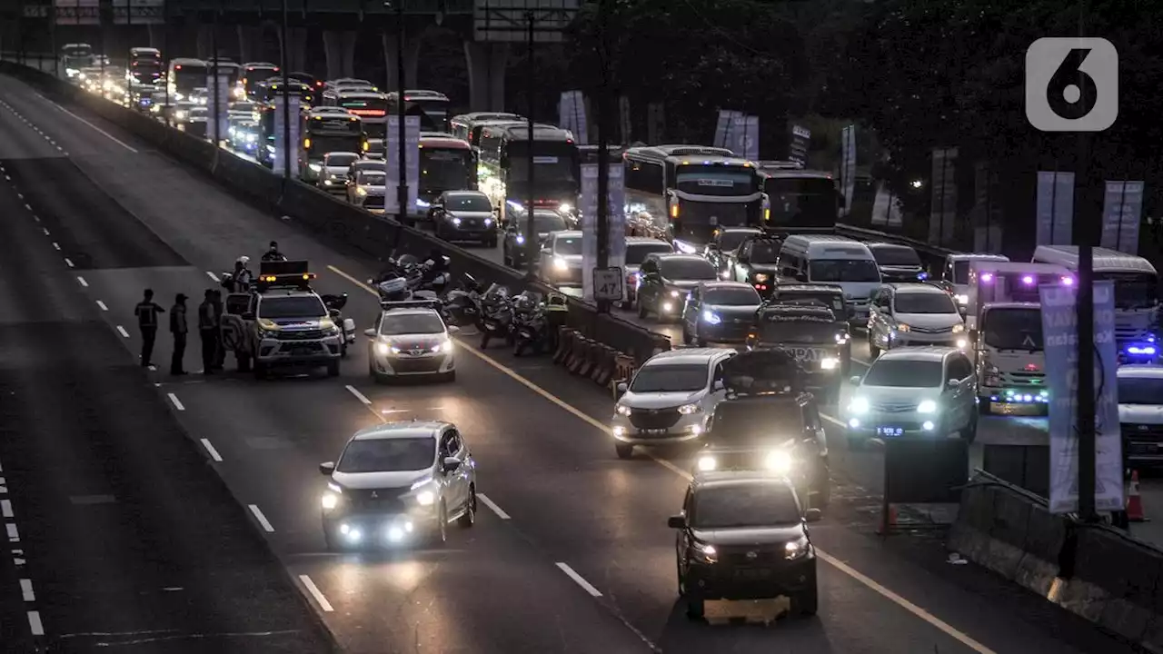 Imbas Padatnya Pemudik, Jadwal Sistem One Way di Tol Cikampek Bersifat Situasional