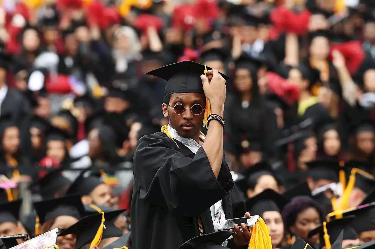 College Graduates Are Overestimating the Salaries They'll Start Out at by $50,000, Report Finds