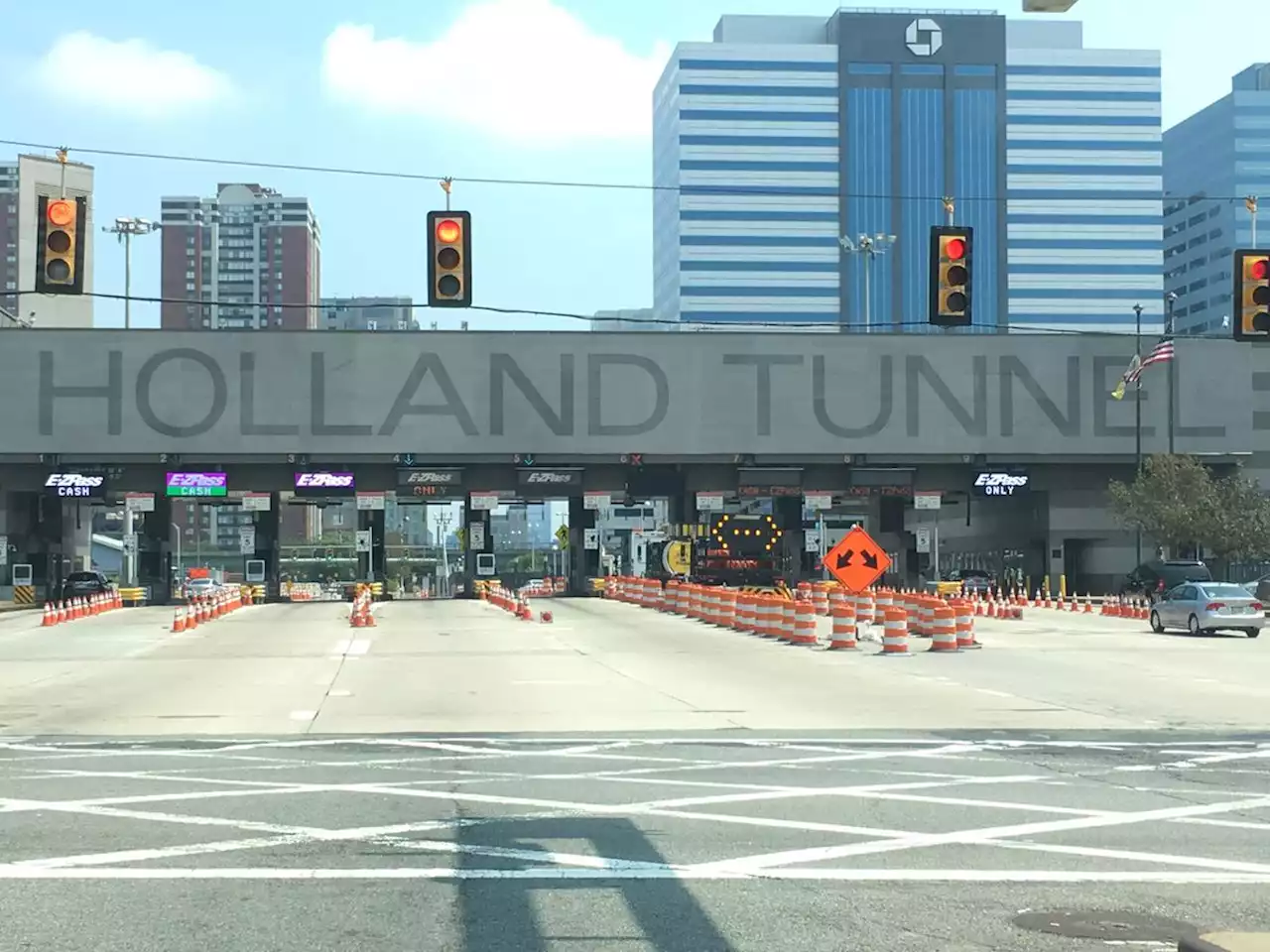 Driver tried to beat Holland Tunnel toll with a license plate black-out device, police say