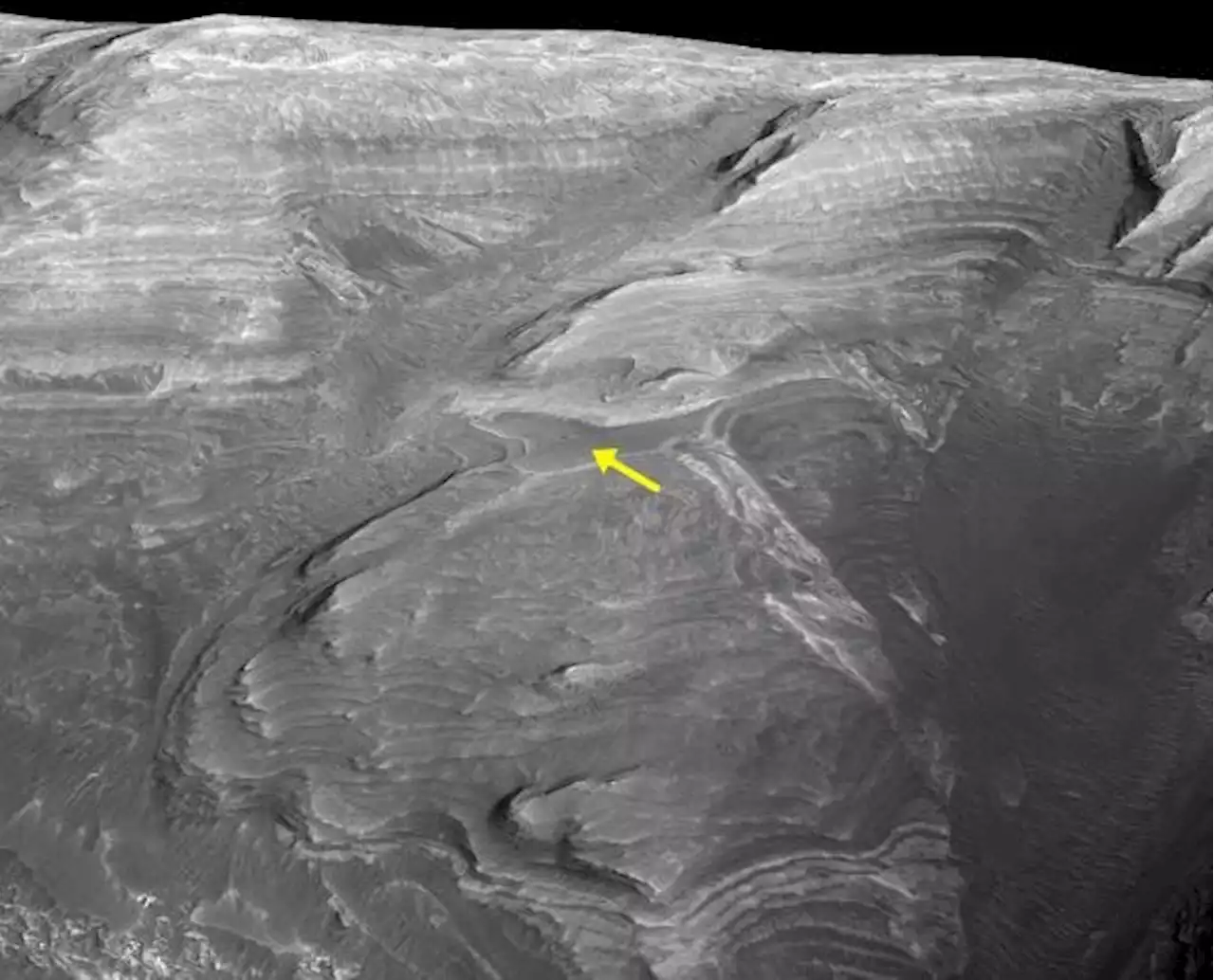 Enigmatic rock layer in Mars' Gale crater awaits measurements by the Curiosity rover