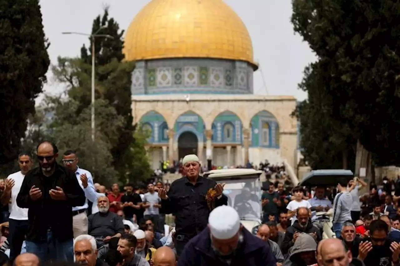 Pasukan Israel Mengintai, Ratusan Ribu Jamaah Palestina Sholat Jumat Terakhir Ramadhan di Masjid Al Aqsa - Pikiran-Rakyat.com