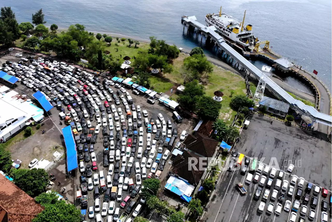 Ribuan Kendaraan Terjebak Macet di Pelabuhan Gilimanuk