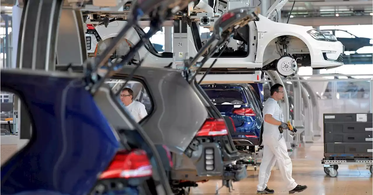 Gas-guzzling German carmakers face uphill struggle to go green