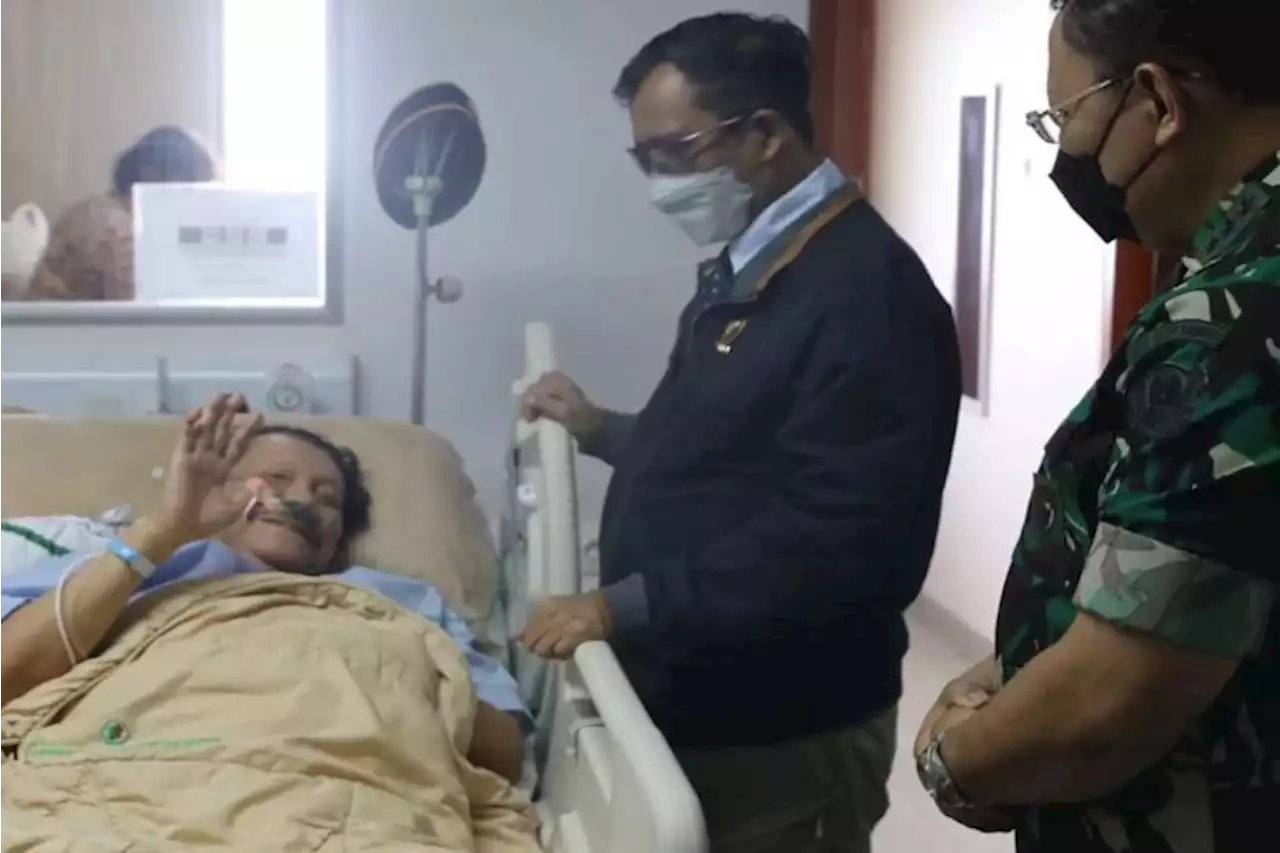 Doa Mahfud MD saat Jenguk Hendropriyono: Cepat Sembuh Seniorku