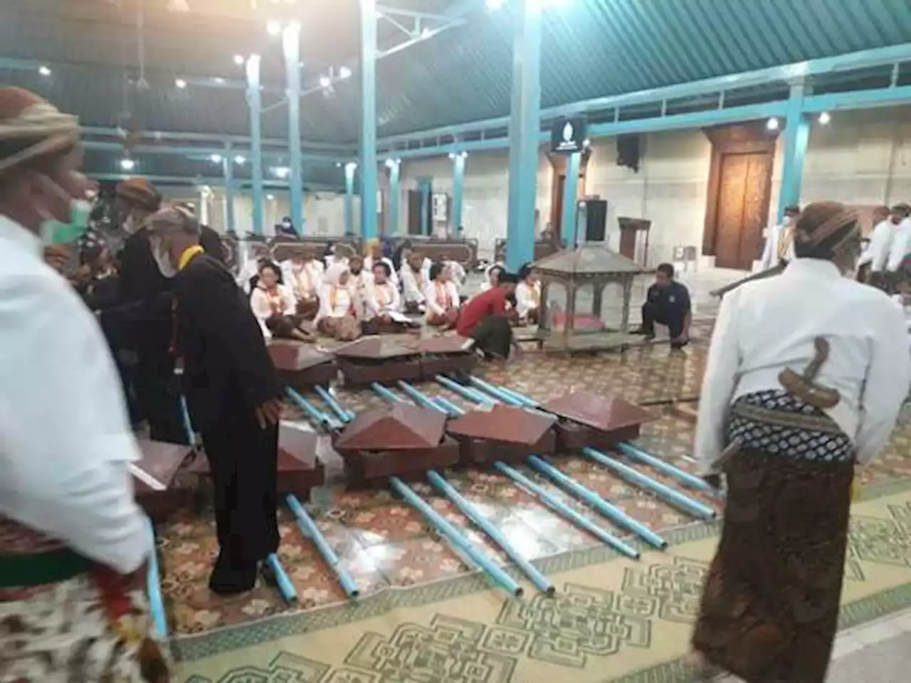 Keraton Solo Serahkan Zakat Fitrah ke Masjid Agung, Begini Prosesinya