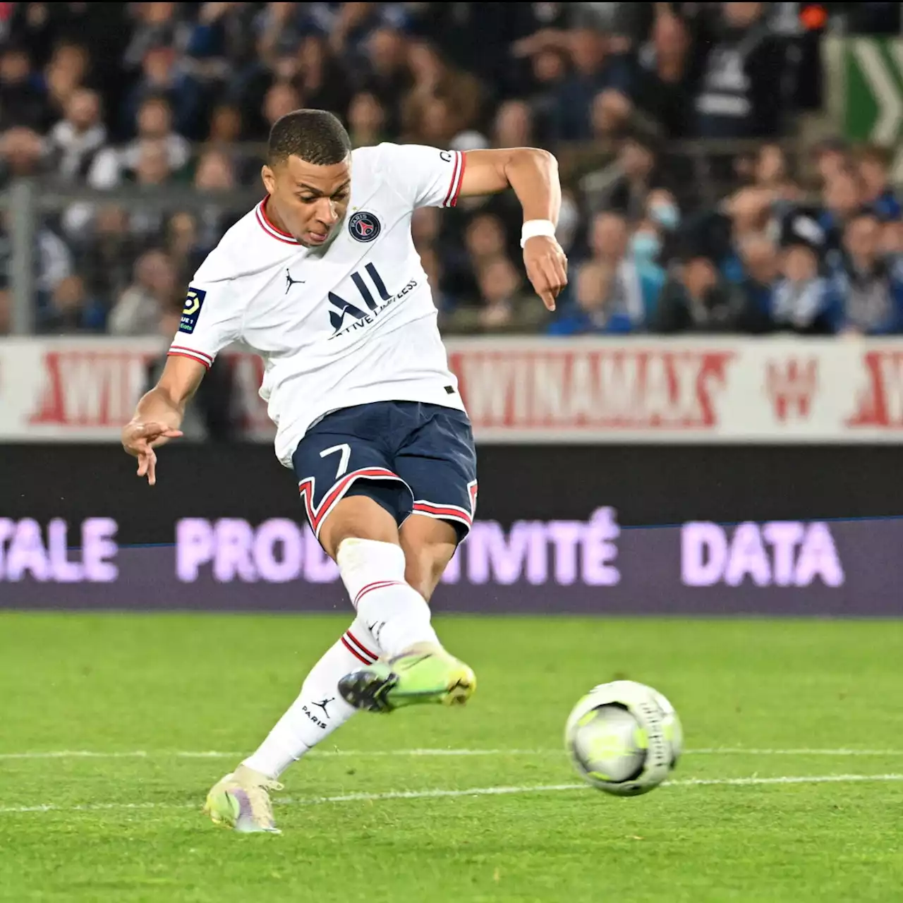 Ligue 1, Mbapp&eacute; non basta: il Psg si fa rimontare 3-3 a Strasburgo