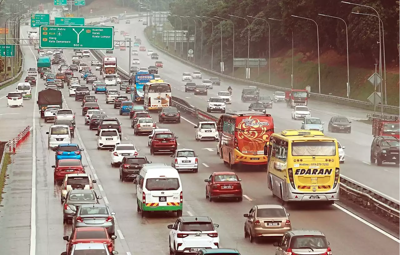 Balik kampung exodus: Traffic slows to a crawl on most major highways