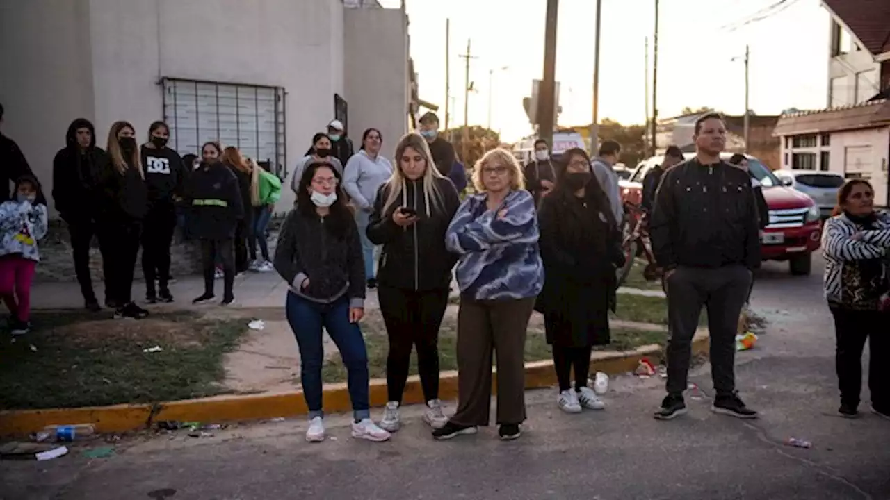 Disturbios en la puerta de un colegio de Bernal tras denuncias por supuesto abuso