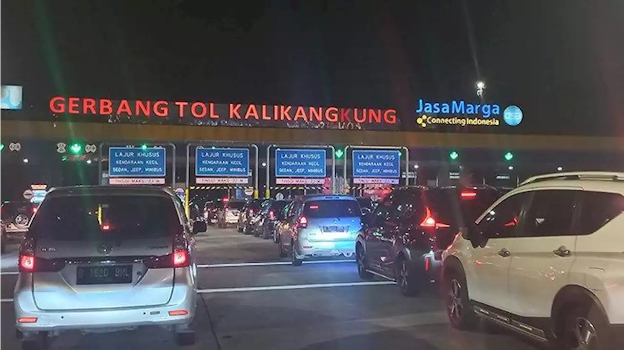 Volume Kendaraan Membludak, Polisi Perpanjang One Way di Jalan Tol Japek Hingga Kalikangkung - Tribunnews.com