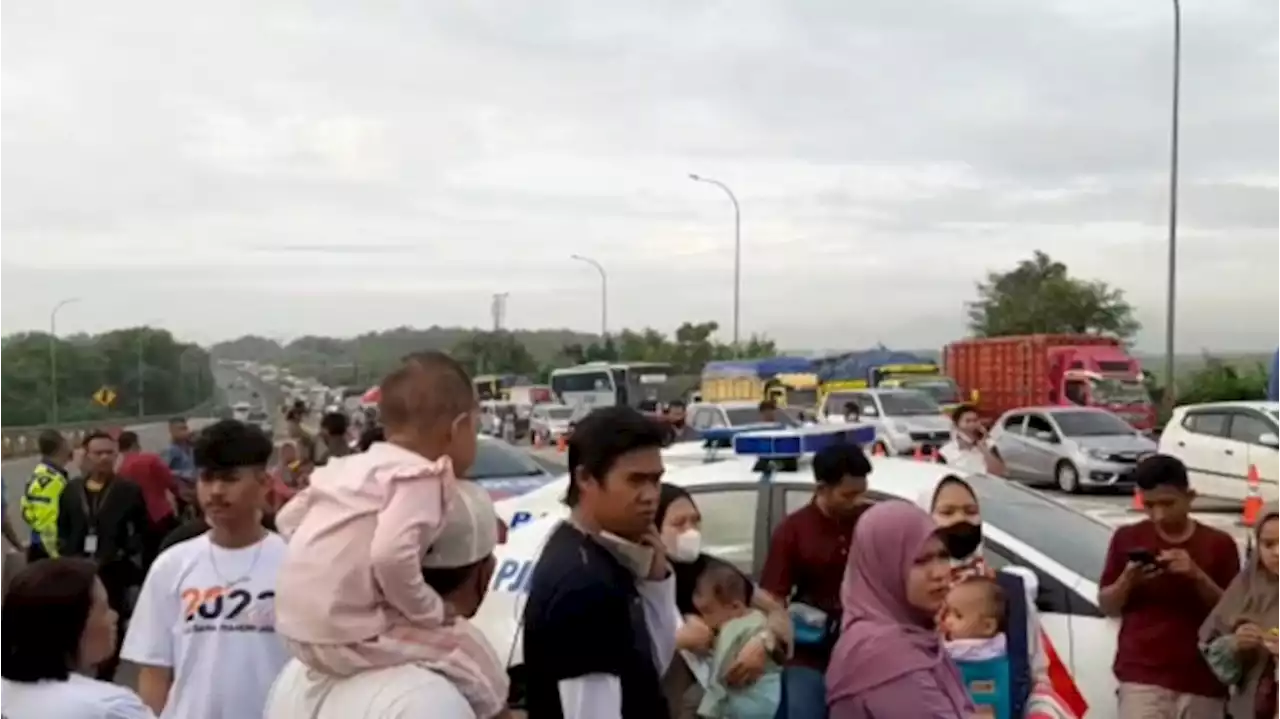 Bayi dan Anak-Anak Menangis Terjebak di Cipularang, Pemudik Arah Jakarta Desak Solusi