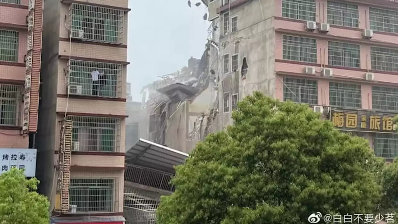 Bangunan enam tingkat runtuh di China