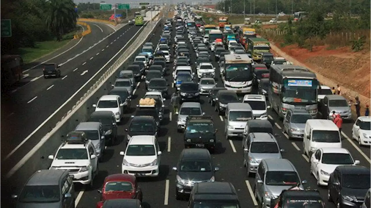 Imbas One Way di Cikampek, Tol Cipularang Arah Jakarta Lumpuh