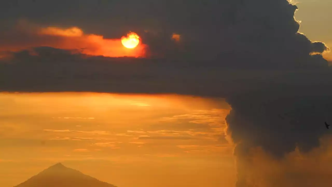 BMKG: Erupsi Gunung Anak Krakatau Melemah, Potensi Terjadi Tsunami Menurun