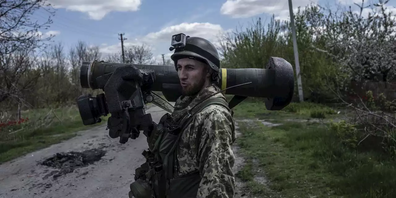 Ukrainian Forces Get Crash Course on Javelin Missiles From U.S. Volunteers