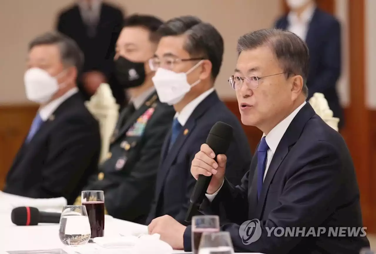 문대통령 '정권교체기 한반도 비상한 상황 우려…방위태세 유지' | 연합뉴스