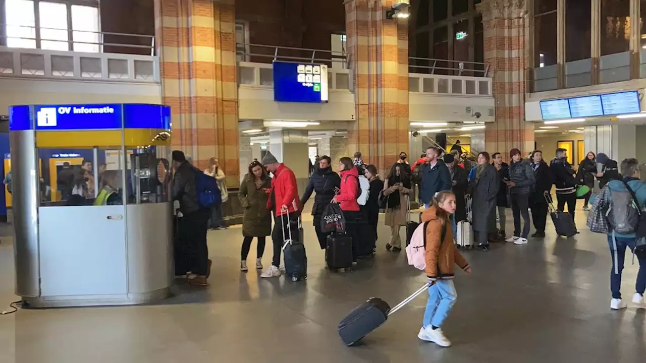 Tot 20.00 uur geen treinen door storing: 'Het is echt even een rotdag'