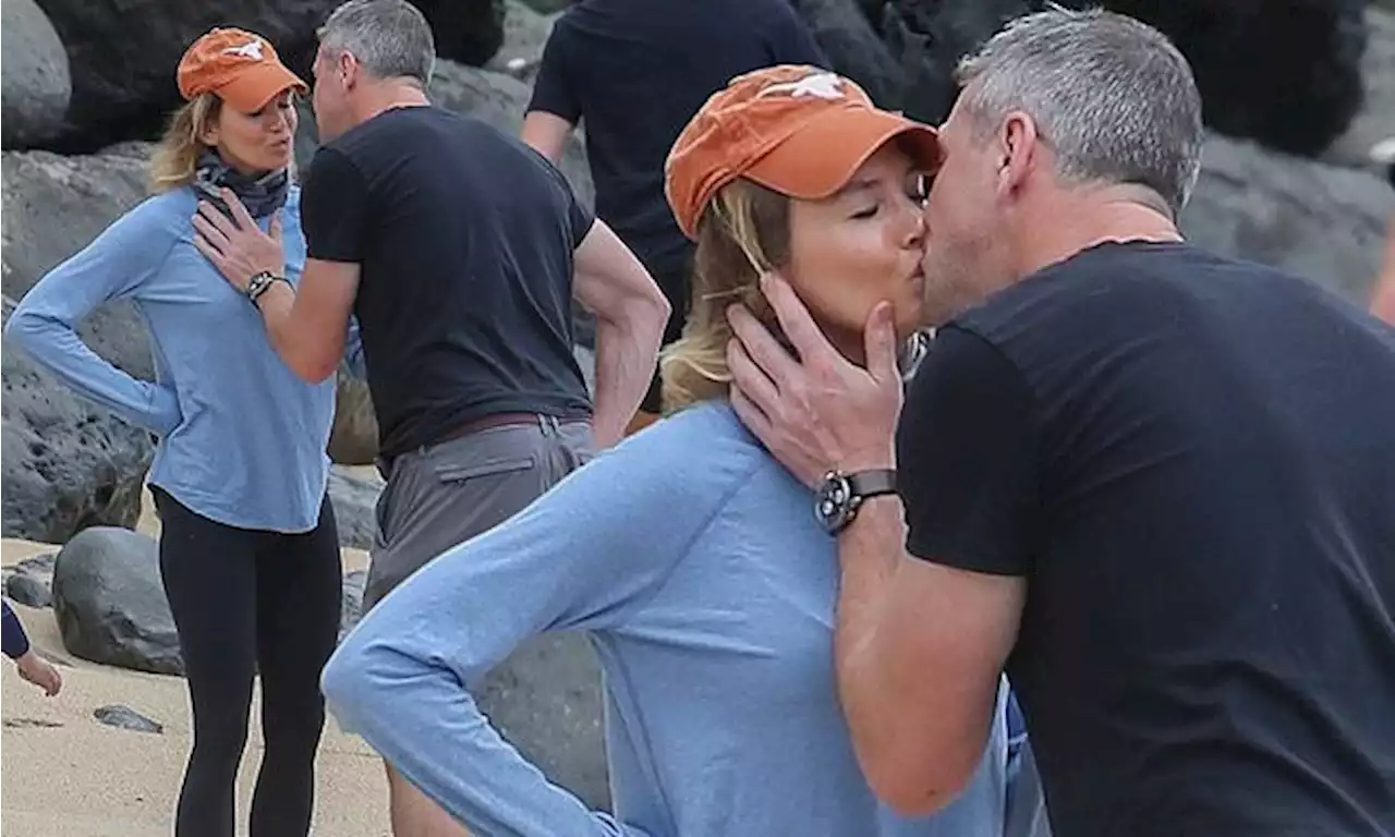 Renee Zellweger and Ant Anstead pack on the PDA during a beach day