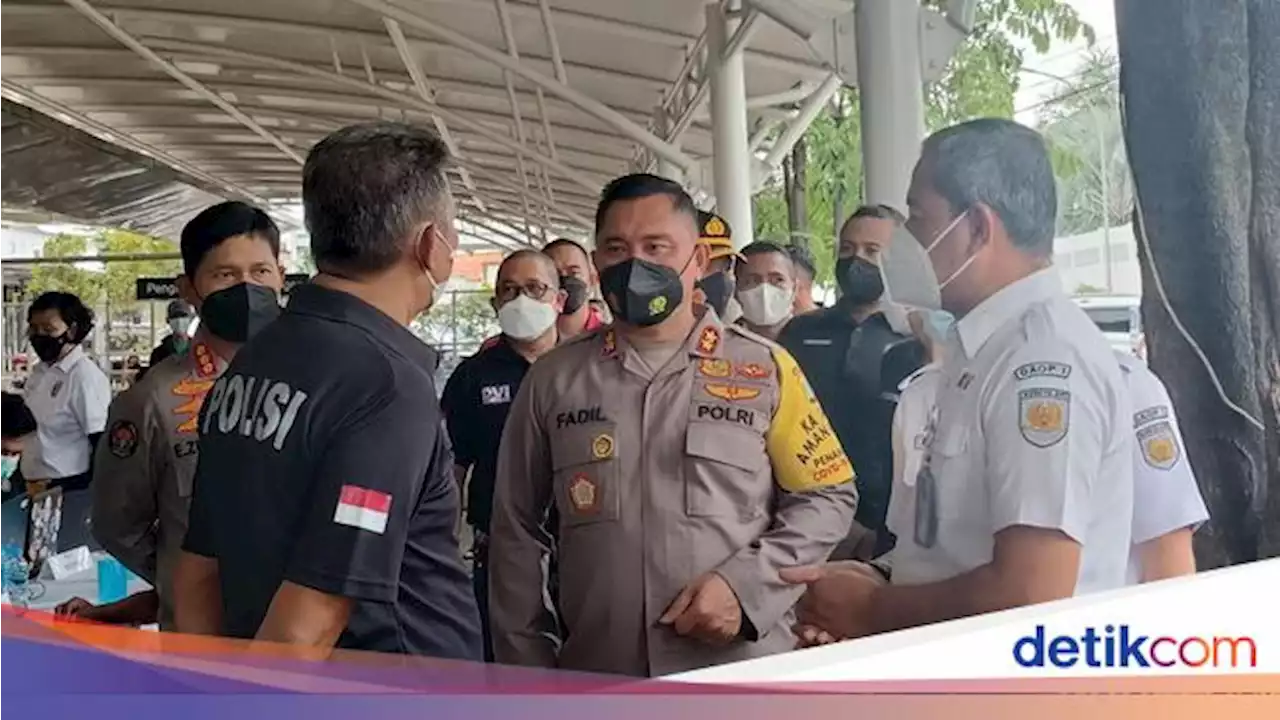 Kapolda Metro Tinjau Vaksinasi Booster di Senen: Tradisi Mudik Harus Dijaga