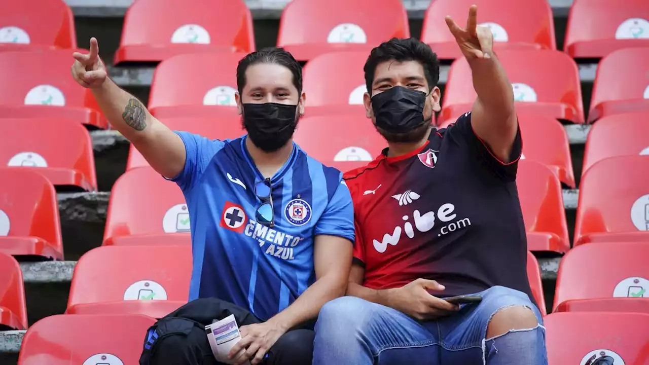 Aficionados del Atlas fueron reubicados por la policía en el Estadio Azteca