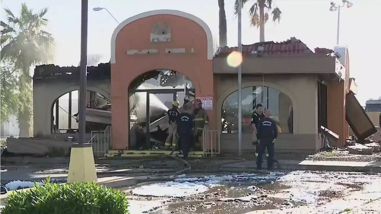 Vacant restaurant catches on fire in Phoenix, fire officials say