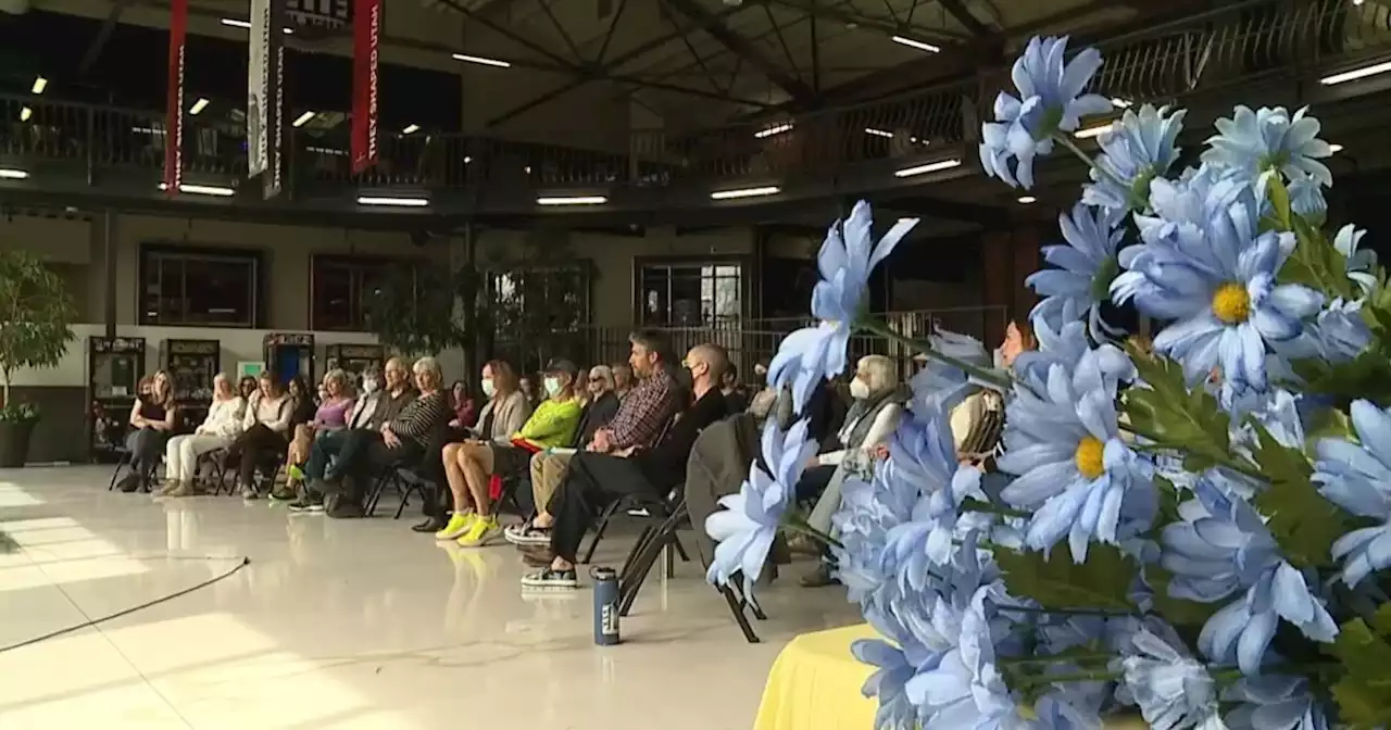 Utahns gather to raise money for Ukraine through poetry