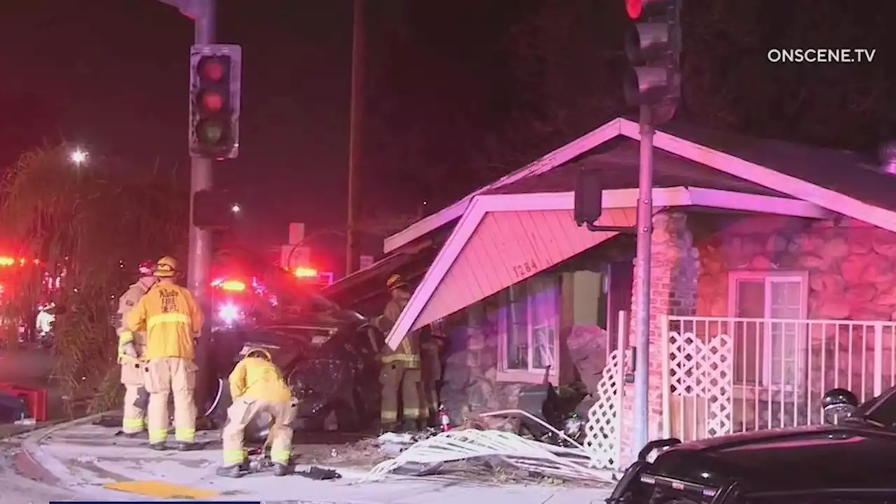 2 killed after crash ends police chase through San Bernardino County