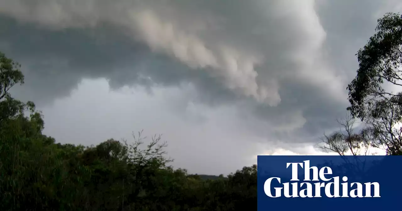 Communities across eastern Victoria urged to move to higher ground as flood warnings issued