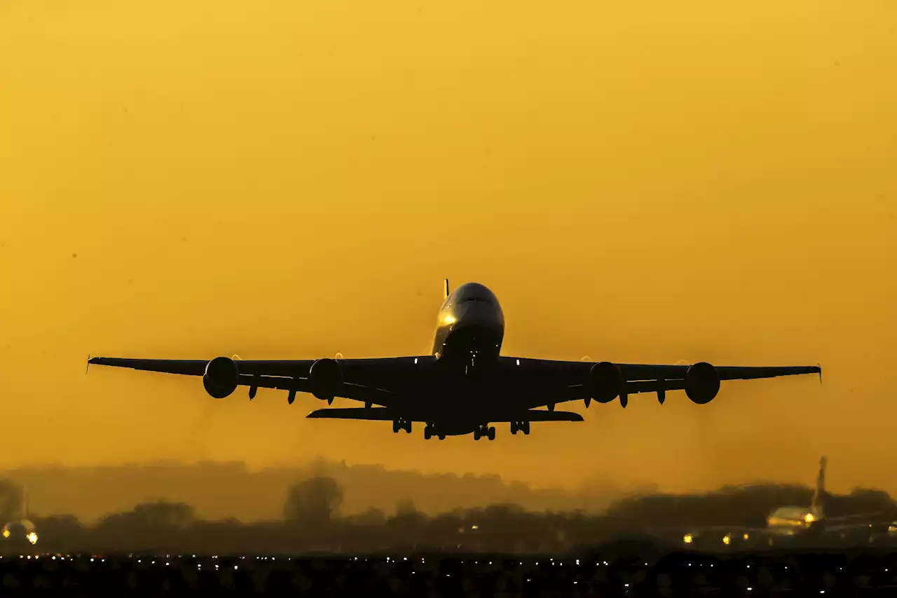 Passengers stuck in long queues at Heathrow Airport