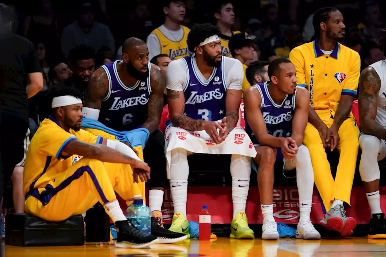 Analysis: Lakers preach belief amid signs of surrender