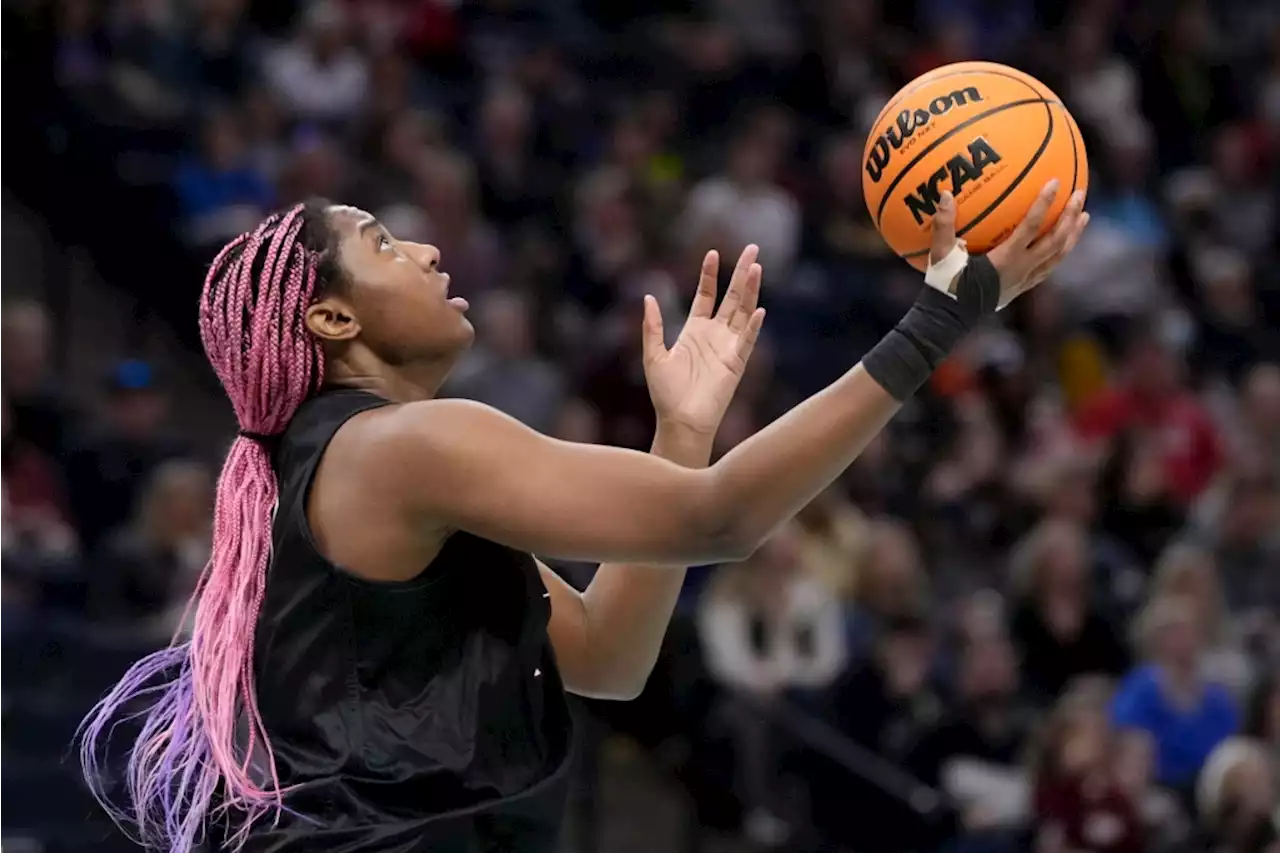 No. 1 South Carolina faces old guard UConn for NCAA women’s hoops title