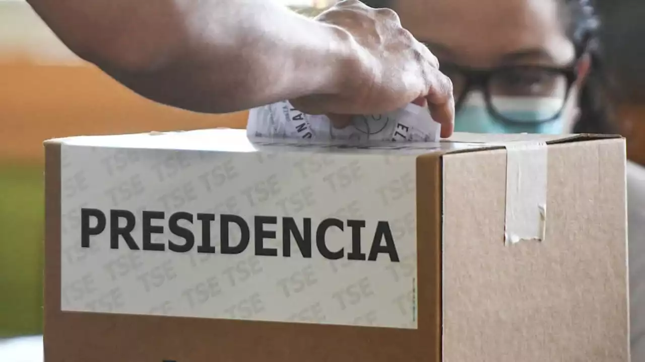 Costa Rica elige a un nuevo presidente en elecciones de segunda vuelta