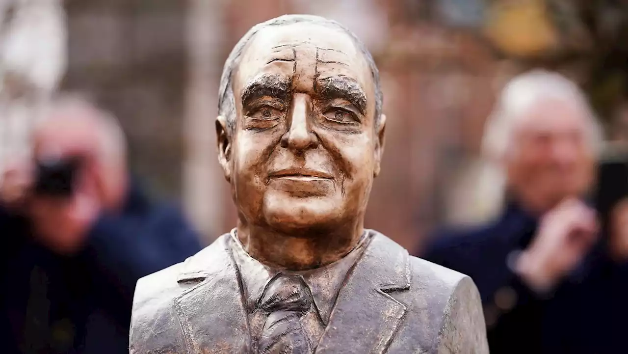 Bronzebüste von Helmut Kohl enthüllt