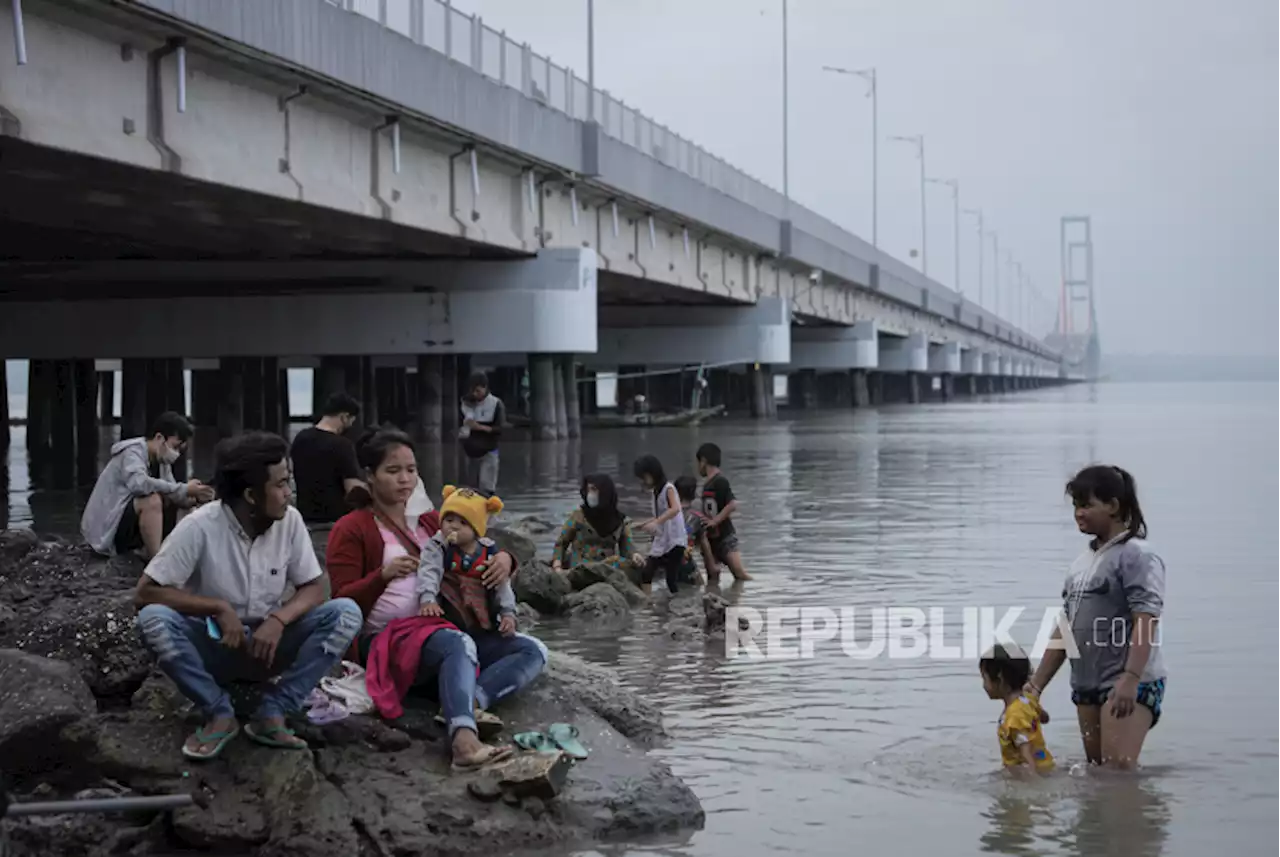 Bangkalan Kembangkan Wisata Halal di Kaki Jembatan Suramadu |Republika Online