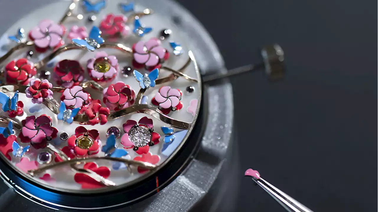 How Van Cleef & Arpels Makes These Watches Look Like Blooming Gardens