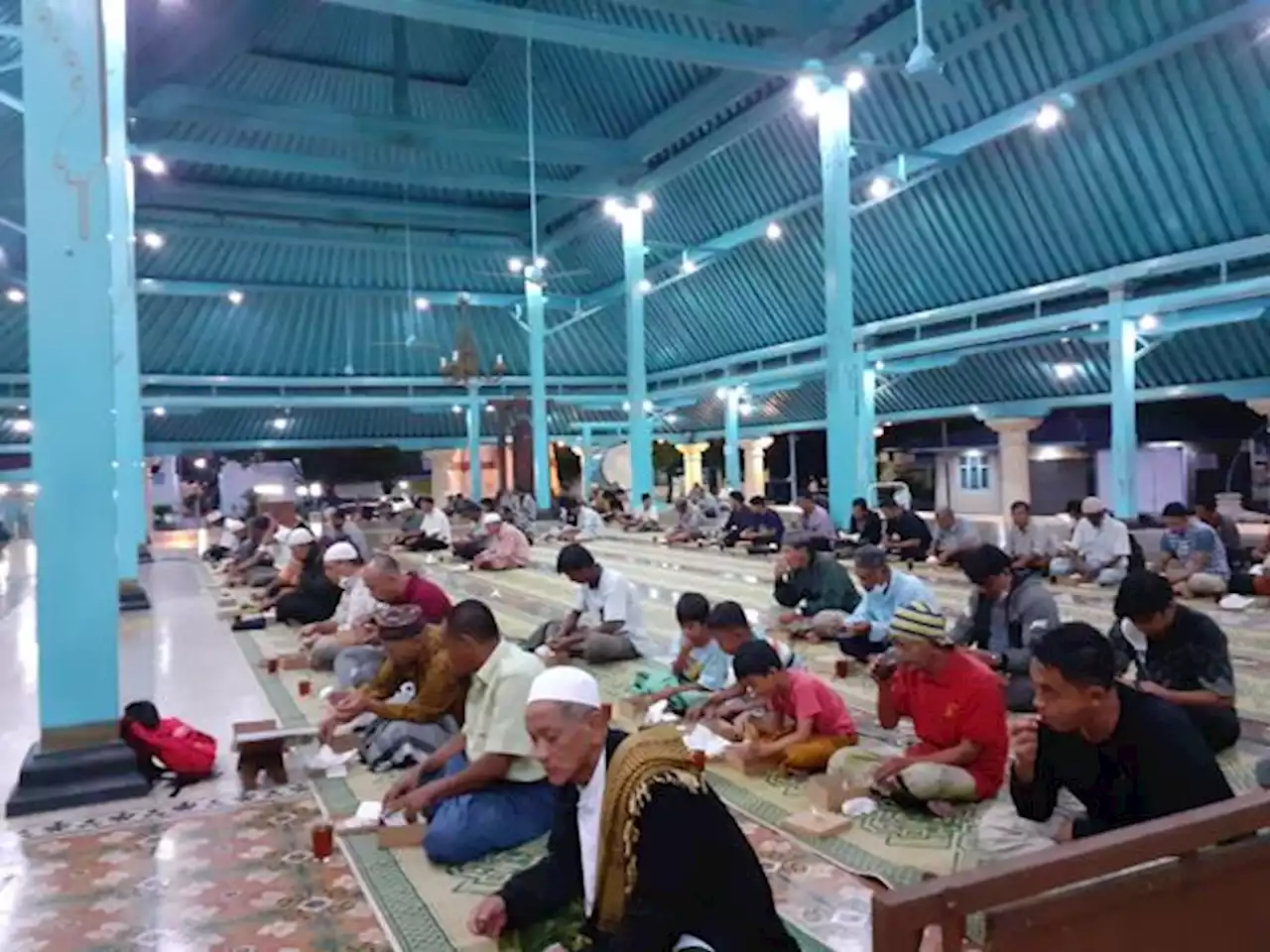 Hari Pertama Buka Puasa Bersama Di Masjid Agung Solo, Begini Suasananya