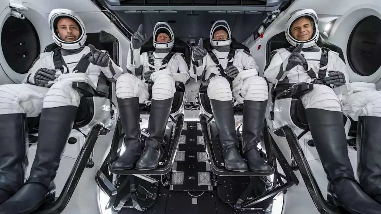 SpaceX will launch these 4 private astronauts on Axiom Space's Ax-1 space station mission this week