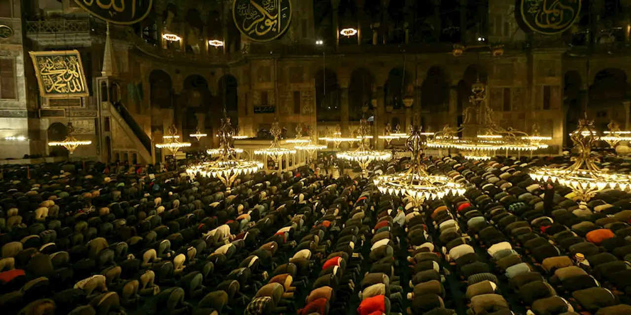 Ramadan-Auftakt in Istanbul: Politisiertes Teravih-Gebet