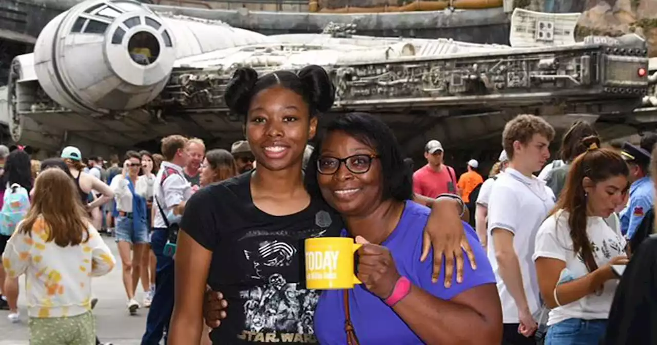 Fan blasts into ‘Star Wars’ Galaxy’s Edge with a Sunday Mug!