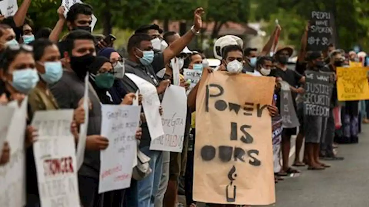 Sri Lanka protesters gather despite curfew and social media shutdown