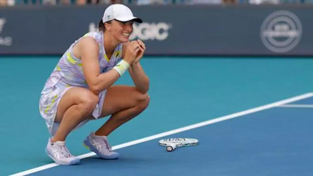 Swiatek crushes Osaka to win Miami Open