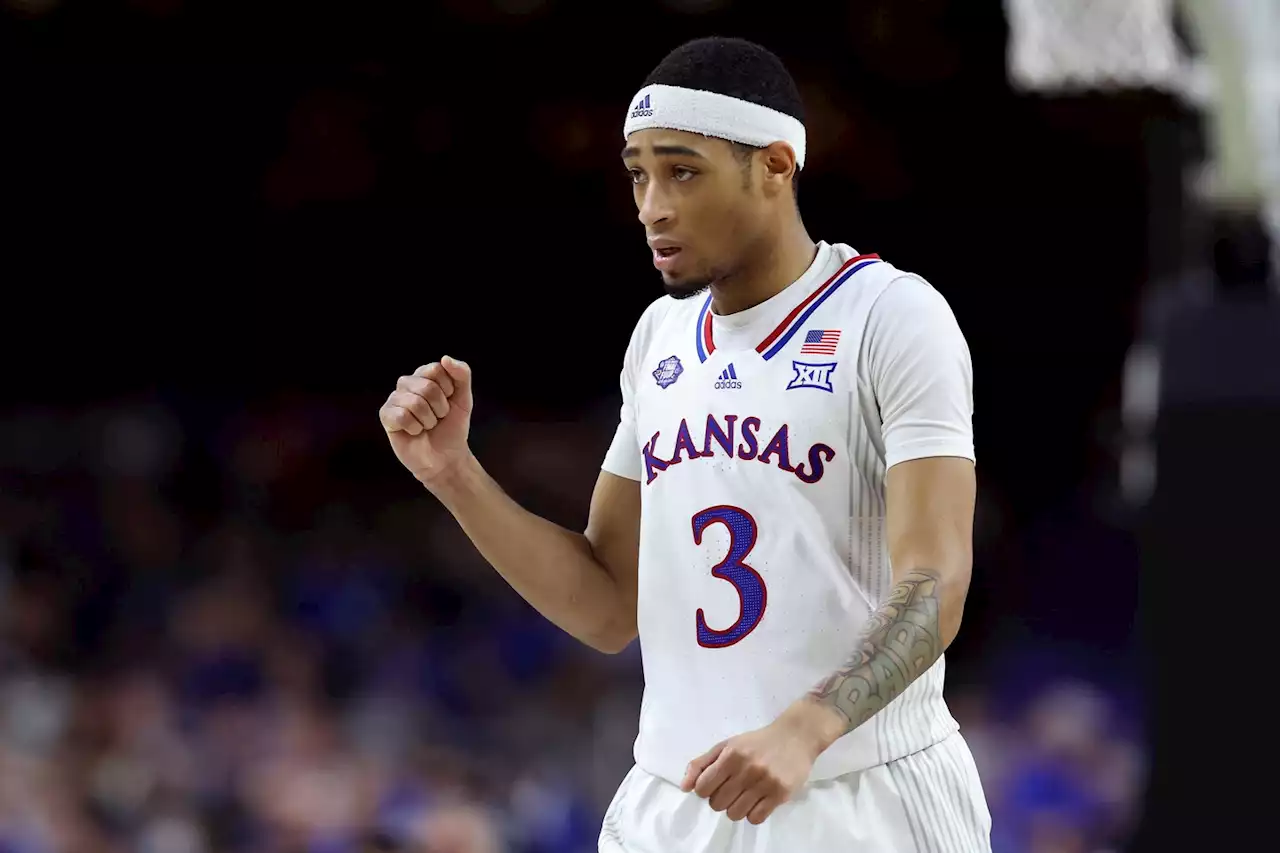 Men’s Final Four: Kansas eases past Villanova; Duke-North Carolina up next