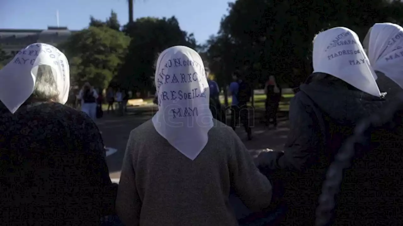 Madres de Plaza de Mayo: socialización de la maternidad y politización del duelo