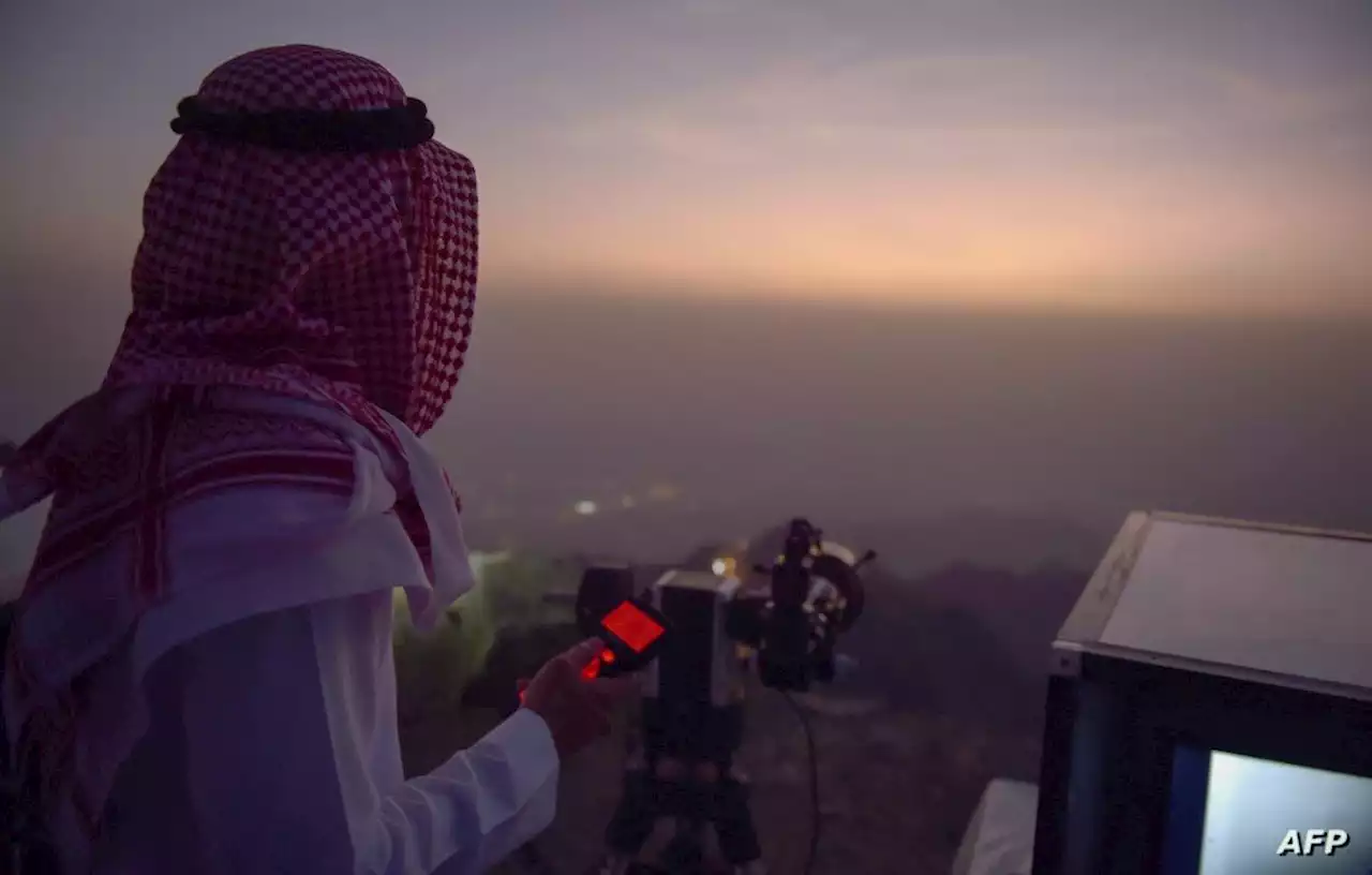اليوم .. السعودية وعدة دول إسلامية تتحرى هلال عيد الفطر
